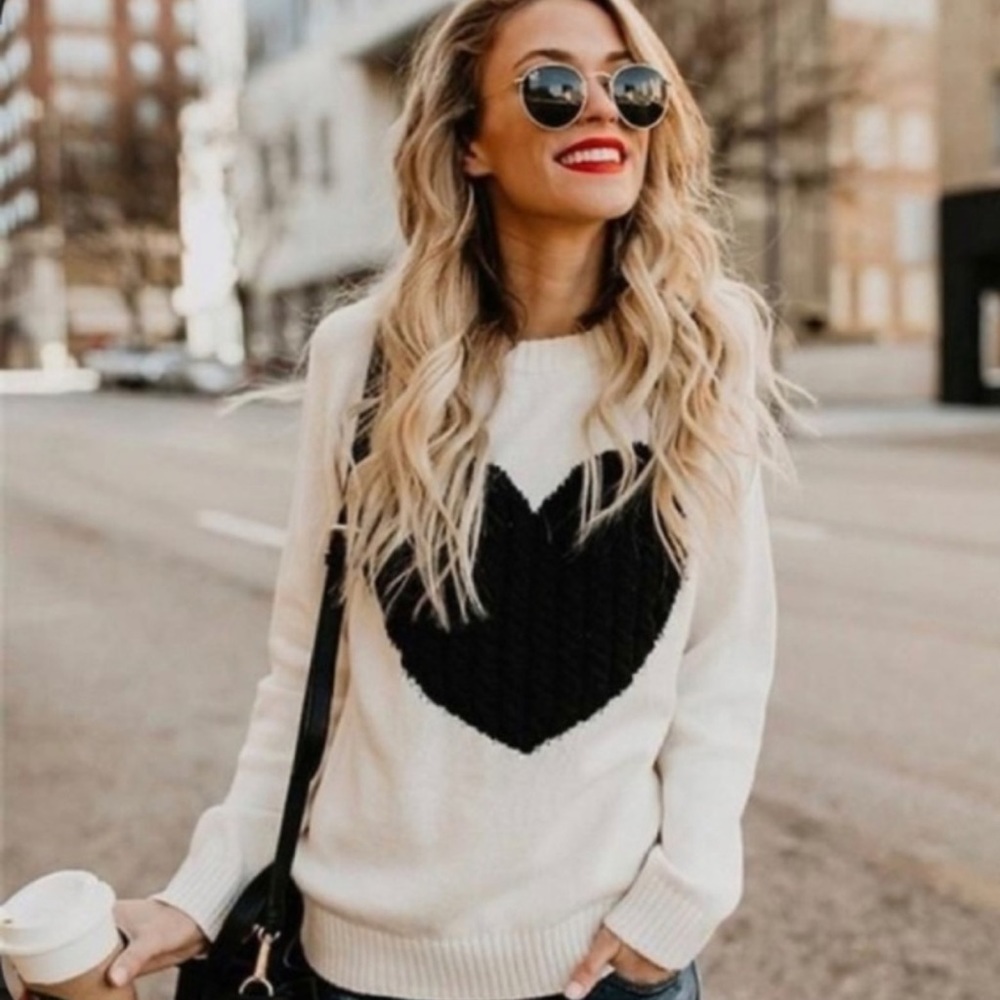 🖤ONLY ONE LEFT!! Trendy HEART sweater 🖤